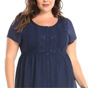 Torrid 1x  Floral Chiffon Button Top
Womens Navy Blue
Sheer Embroidered